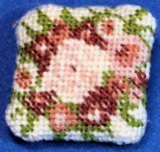 (image for) Small pillow- petit point