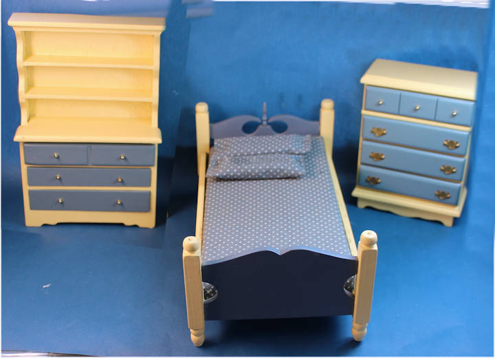 Child's bedroom set - yellow/blue - Click Image to Close