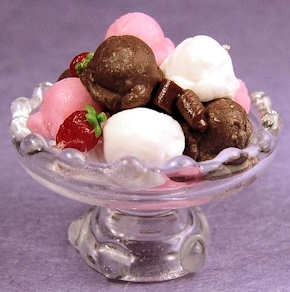 Ice cream and strawberries - multi serving (image for) Ice cream and strawberries - multi serving