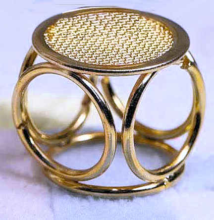 (image for) Brass accent table