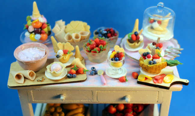 (image for) Ice cream and fruit preparation table