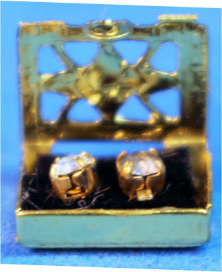 "Diamond" earrings in presentation box