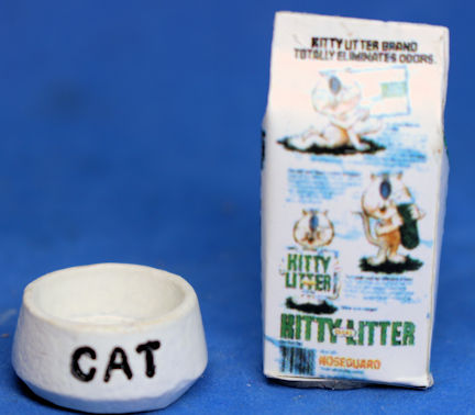 (image for) Cat food dish and litter