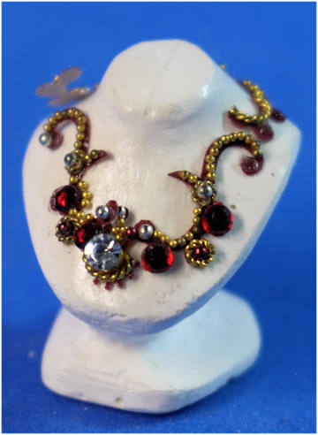 (image for) Neklace on display