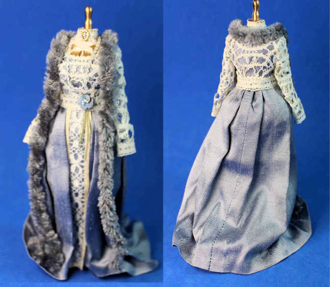 (image for) Elegant dress and boa on mannequin - light blue
