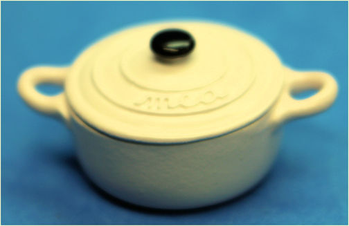 Cooking pot - round - lined lid - pale yellow - Click Image to Close