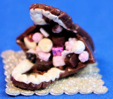 (image for) Chocolate handbag filled with chocolates