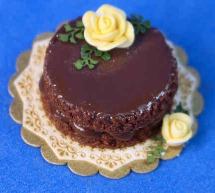 (image for) Chocolate cake with roses
