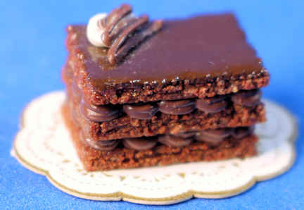 Chocolate layer cake with chocolate macaroon filling (image for) Chocolate layer cake with chocolate macaroon filling