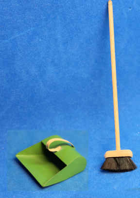(image for) Broom and dustpan set - green