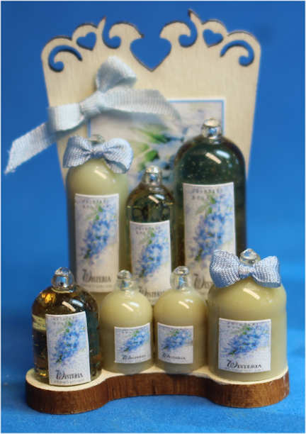 (image for) Bath & beauty shop display - pale green