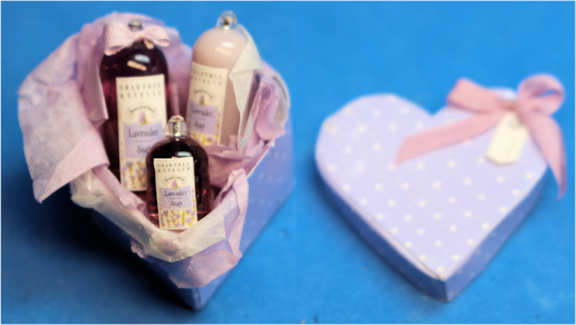 (image for) Bath & beauty set - heart shaped box - lavender