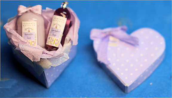 (image for) Bath & beauty set - heart shaped box - lavender