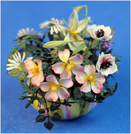 (image for) Flower arrangement in Veronique Cornish bowl