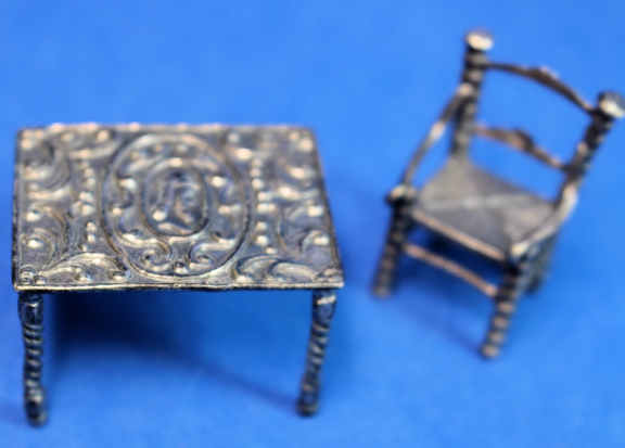 (image for) Table and chair set - 1/2 scale