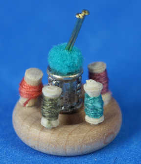 (image for) Thread spool holder and pin cushion