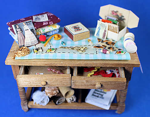 Sewing table - filled (image for) Sewing table - filled