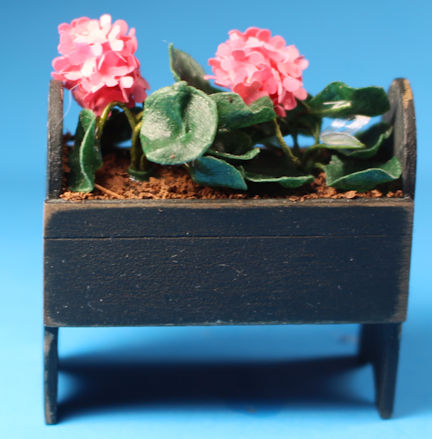 Geranium planter - pink geraniums - Click Image to Close