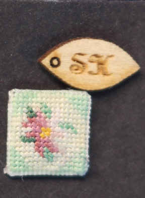 (image for) Micro petitpoint pillow - small scale
