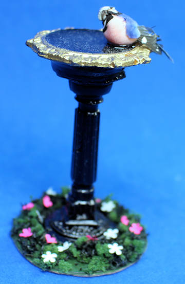 (image for) Bird bath with blue jay