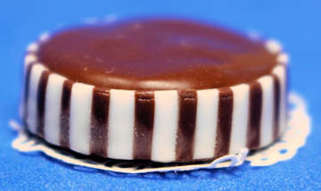 (image for) Cake - black and white
